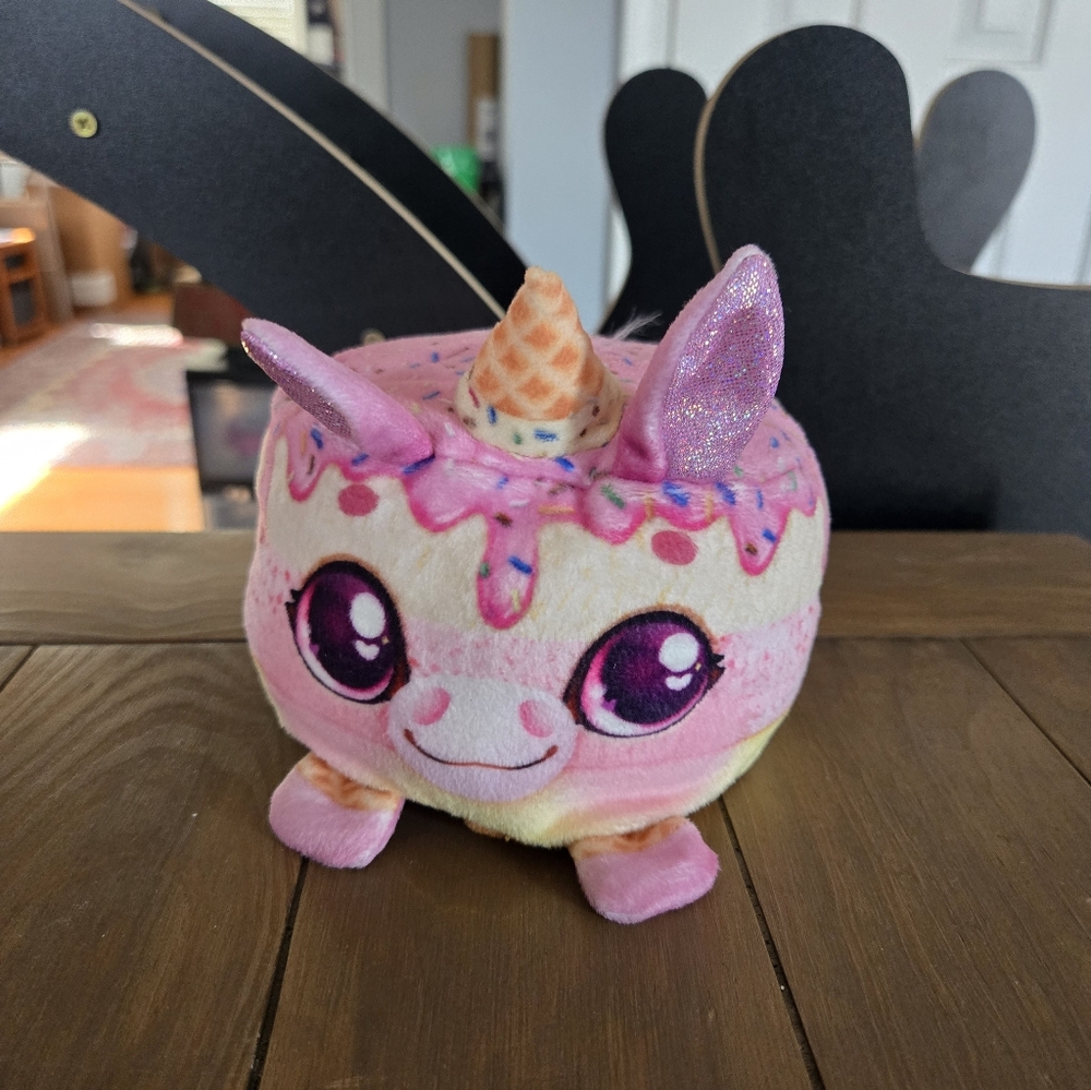 Cookeez Makery Freezy Cakez Unicorn plush toy